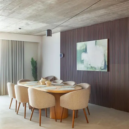 Luxury Seafront Hot Tub Sauna & Concierge Apartment *