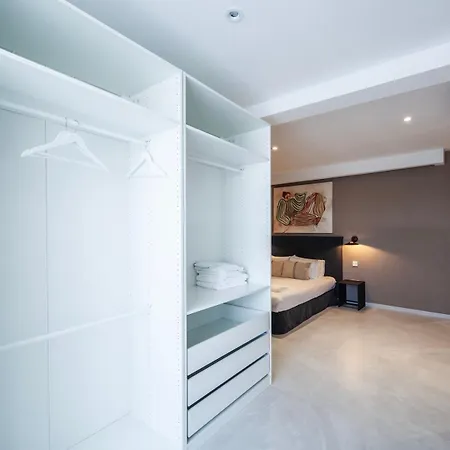 Luxury Seafront Hot Tub Sauna & Concierge Apartment *