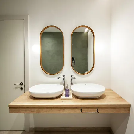 Luxury Seafront Hot Tub Sauna & Concierge Apartment
