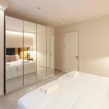 Apartment Luxury Seafront Hot Tub Sauna & Concierge *